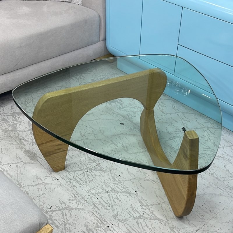 Mesa de centro de cristal y madera